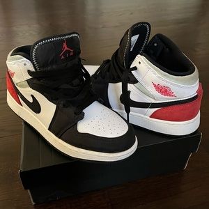 Nike Air Jordan 1 Mid SE GS